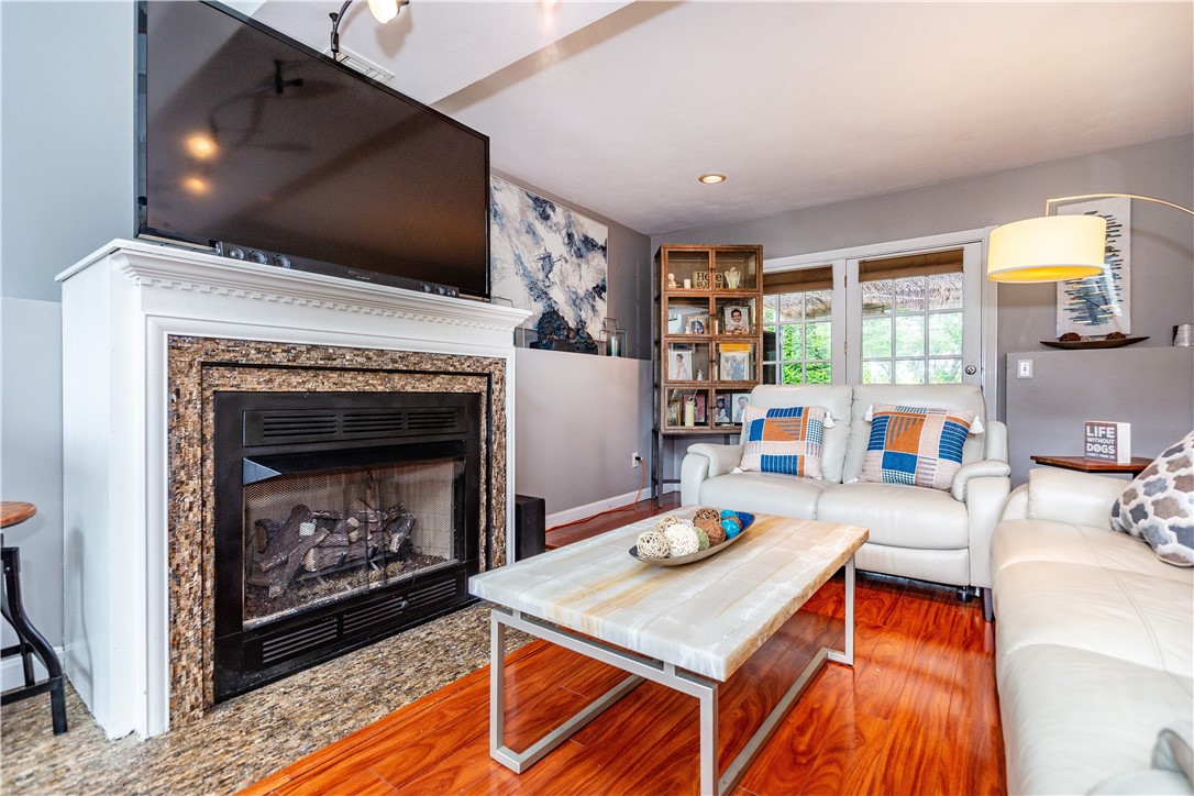 Warwick, Rhode Island 02889, United States, 3 Bedrooms Bedrooms, ,3 BathroomsBathrooms,Residential,Pending,169522