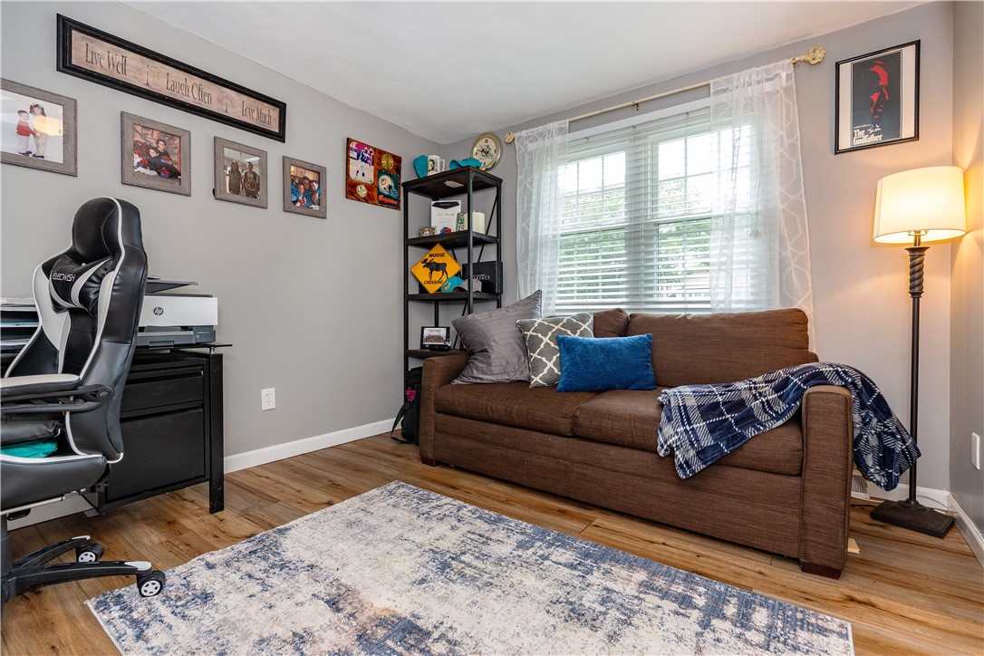 Warwick, Rhode Island 02889, United States, 3 Bedrooms Bedrooms, ,3 BathroomsBathrooms,Residential,Pending,169522