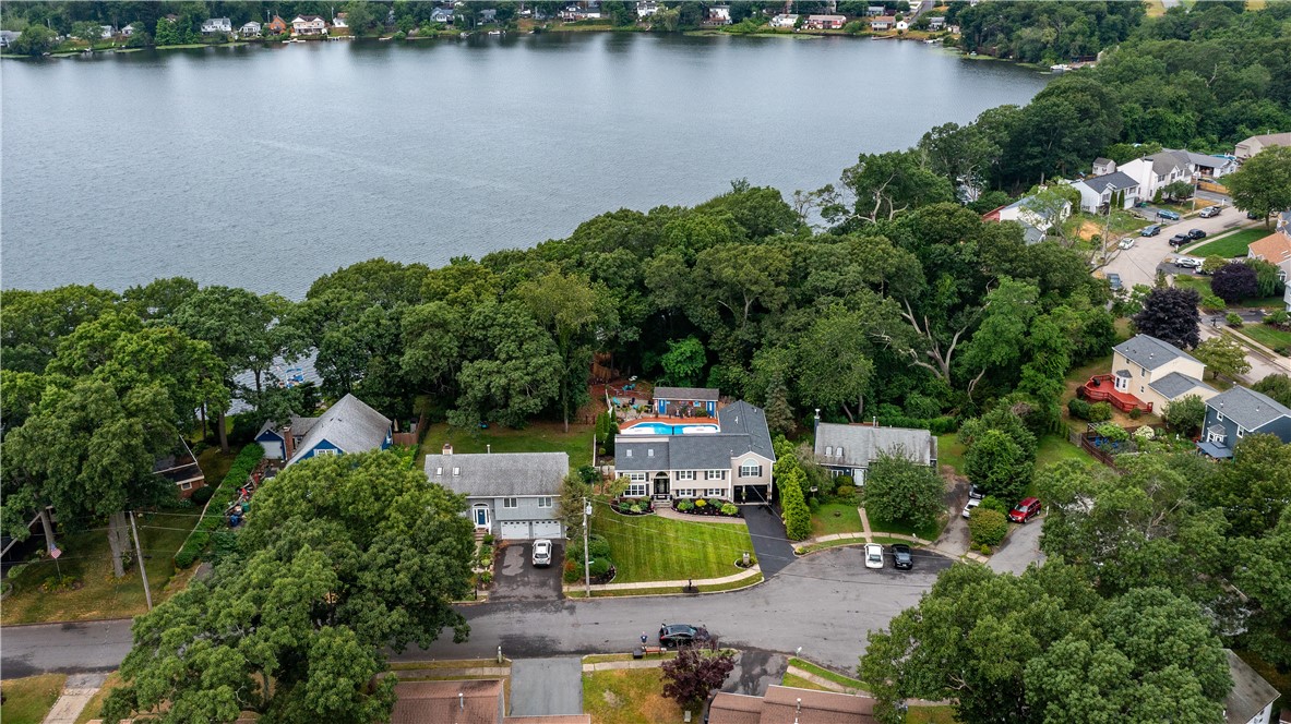 11 Lake Crest Circle