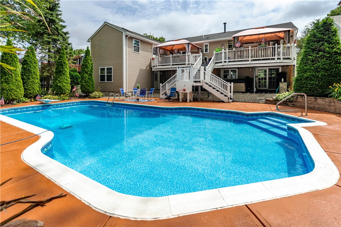 Warwick, Rhode Island 02889, United States, 3 Bedrooms Bedrooms, ,3 BathroomsBathrooms,Residential,Pending,169522