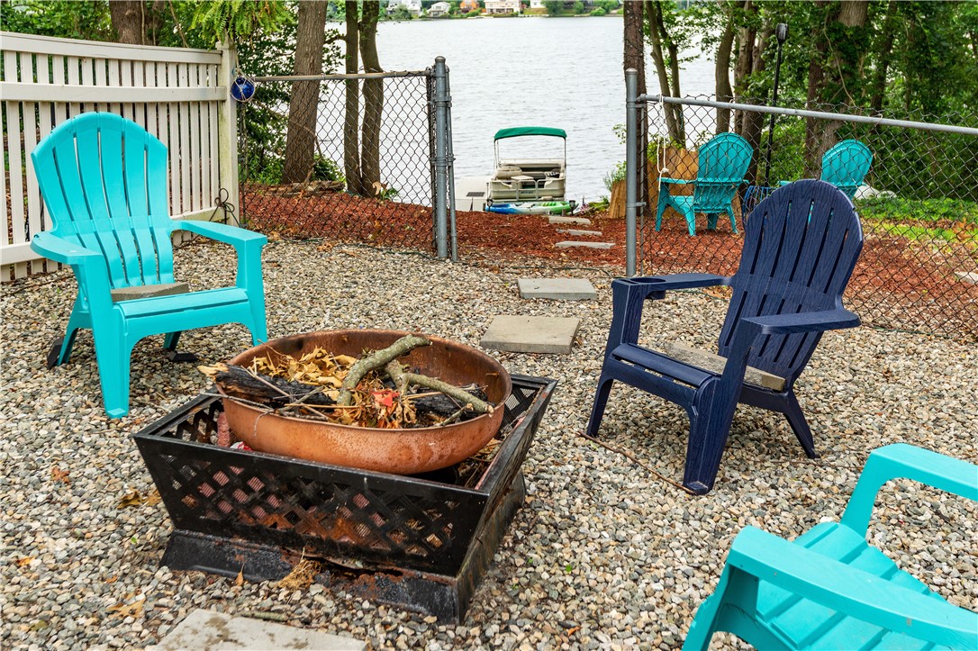 Warwick, Rhode Island 02889, United States, 3 Bedrooms Bedrooms, ,3 BathroomsBathrooms,Residential,Pending,169522