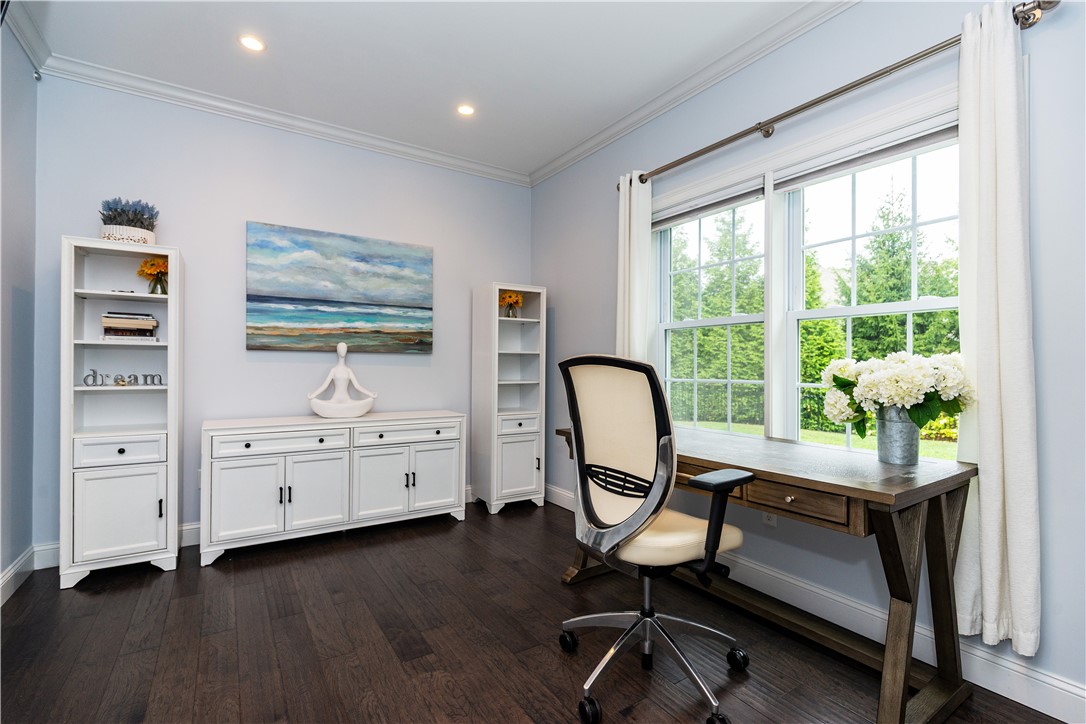 North Kingstown, Rhode Island 02852, United States, 4 Bedrooms Bedrooms, ,4 BathroomsBathrooms,Residential,Pending,215037