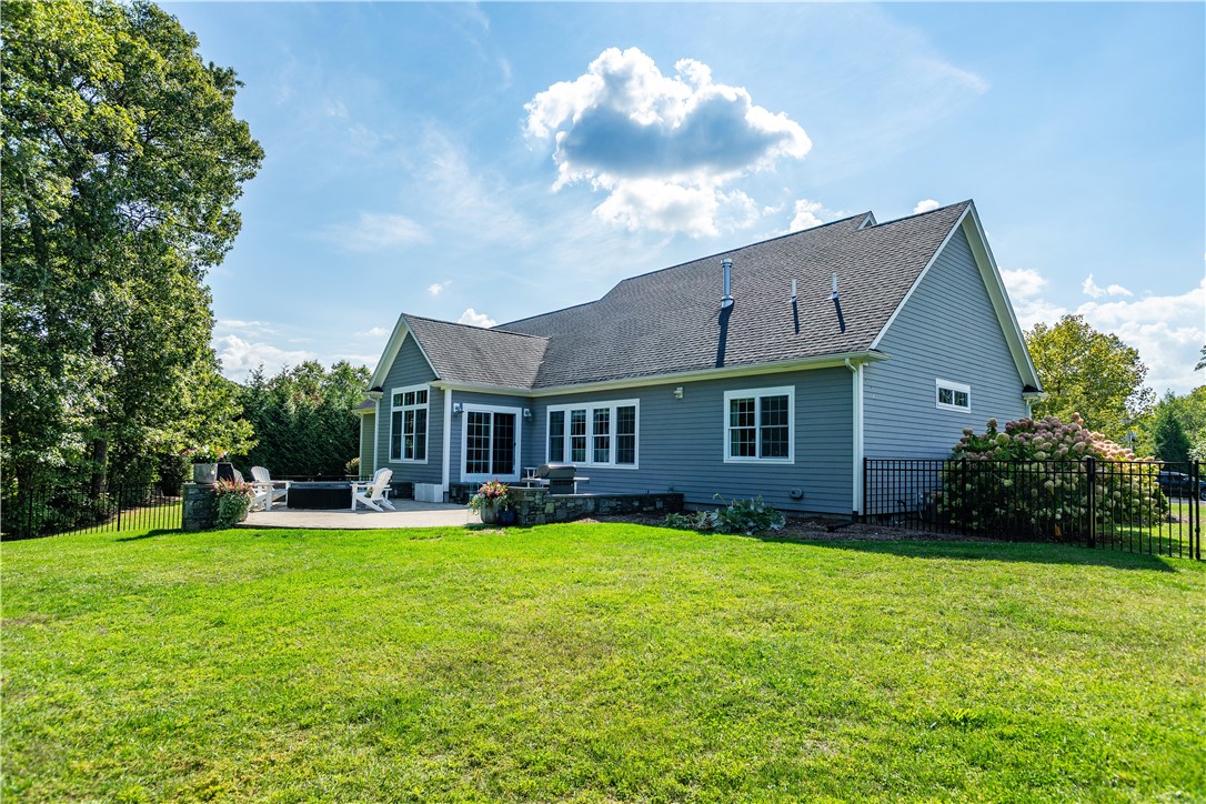 North Kingstown, Rhode Island 02852, United States, 4 Bedrooms Bedrooms, ,4 BathroomsBathrooms,Residential,Pending,215037