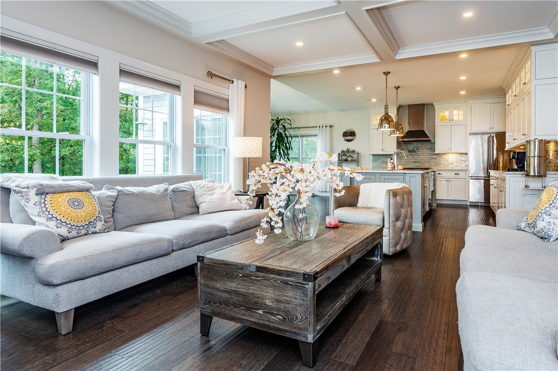 North Kingstown, Rhode Island 02852, United States, 4 Bedrooms Bedrooms, ,4 BathroomsBathrooms,Residential,Pending,215037