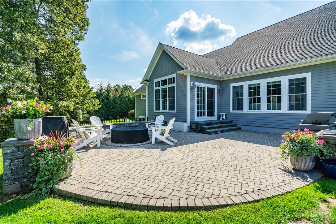 North Kingstown, Rhode Island 02852, United States, 4 Bedrooms Bedrooms, ,4 BathroomsBathrooms,Residential,Pending,215037