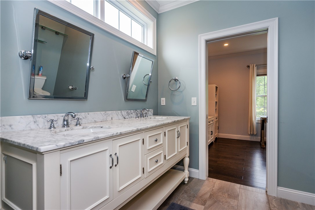 North Kingstown, Rhode Island 02852, United States, 4 Bedrooms Bedrooms, ,4 BathroomsBathrooms,Residential,Pending,215037