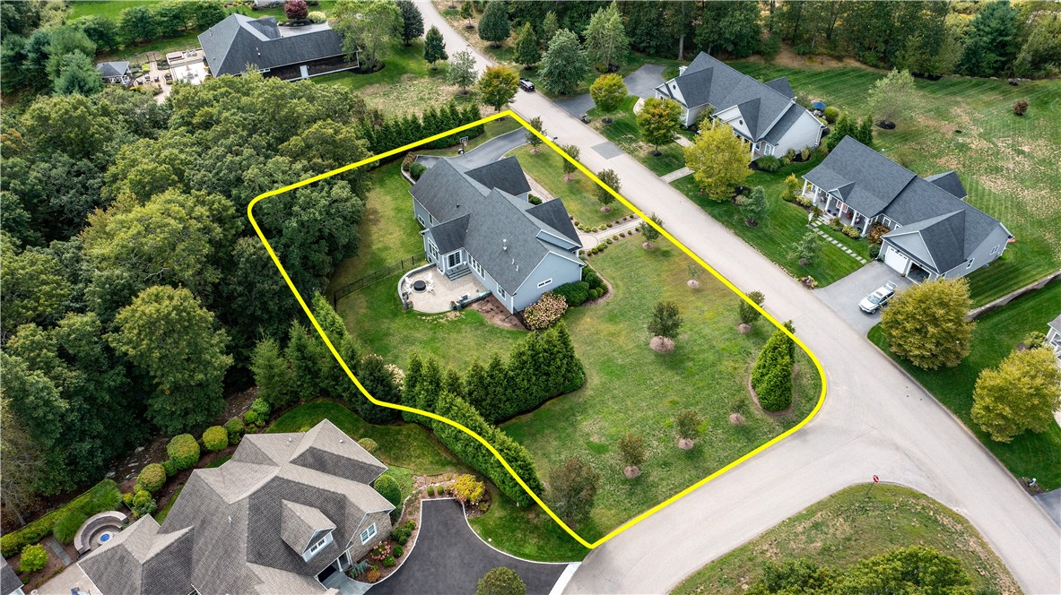 North Kingstown, Rhode Island 02852, United States, 4 Bedrooms Bedrooms, ,4 BathroomsBathrooms,Residential,Pending,215037