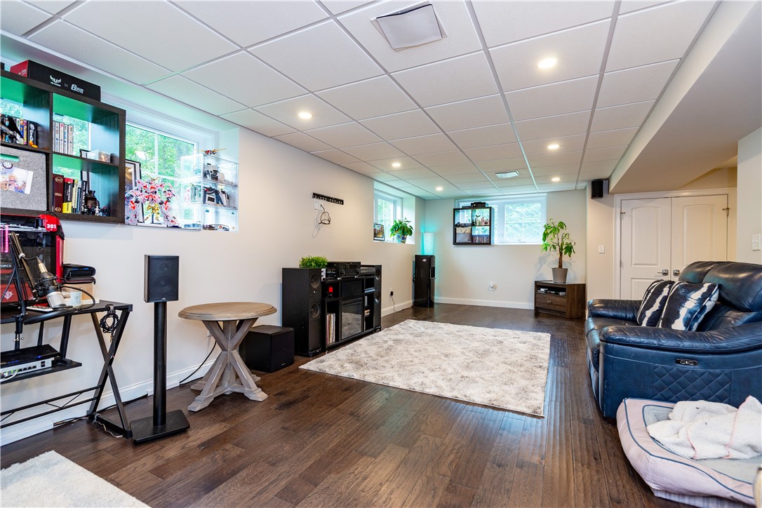 North Kingstown, Rhode Island 02852, United States, 4 Bedrooms Bedrooms, ,4 BathroomsBathrooms,Residential,Pending,215037