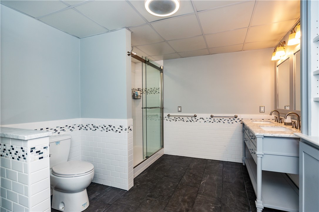 North Kingstown, Rhode Island 02852, United States, 4 Bedrooms Bedrooms, ,4 BathroomsBathrooms,Residential,Pending,215037