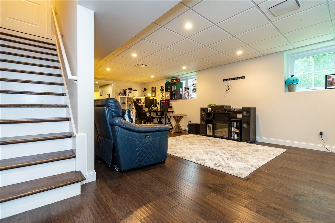 North Kingstown, Rhode Island 02852, United States, 4 Bedrooms Bedrooms, ,4 BathroomsBathrooms,Residential,Pending,215037