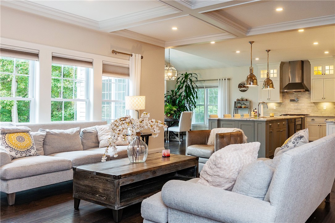 North Kingstown, Rhode Island 02852, United States, 4 Bedrooms Bedrooms, ,4 BathroomsBathrooms,Residential,Pending,215037