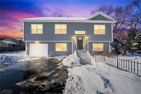 18 Anama Avenue East Providence RI 02916