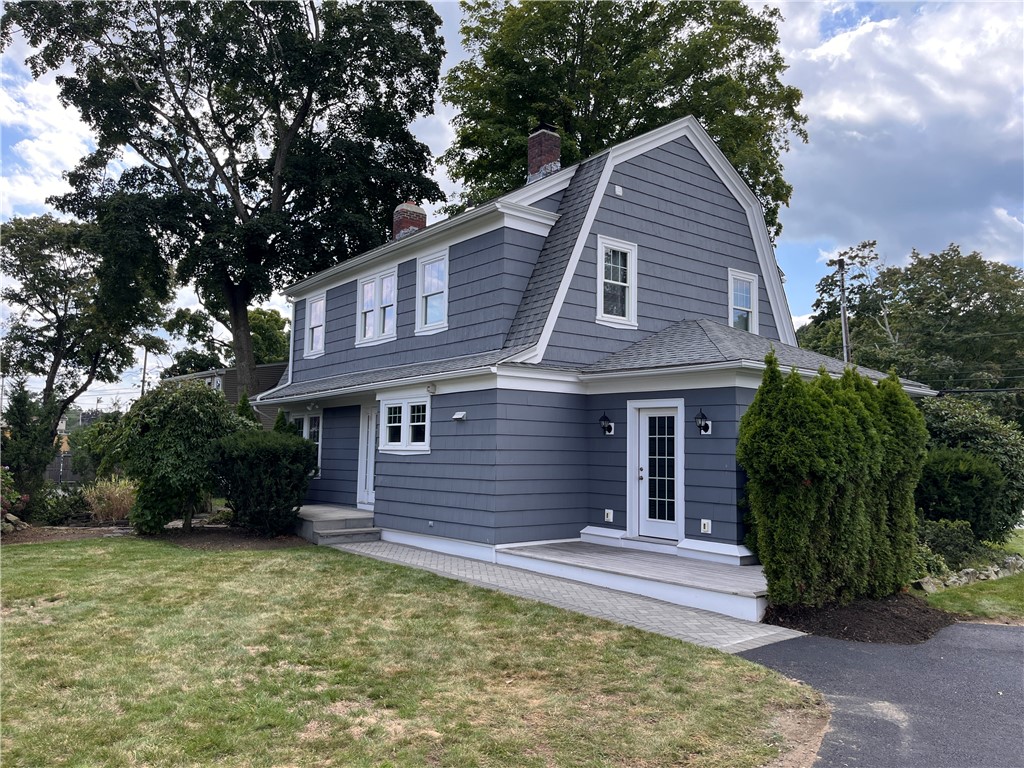 Photo 3 of 18 of 1009 Smithfield Avenue house