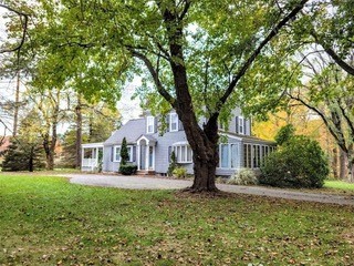 Cranston, Rhode Island 02921, United States, 3 Bedrooms Bedrooms, ,2 BathroomsBathrooms,Residential,Pending,27095