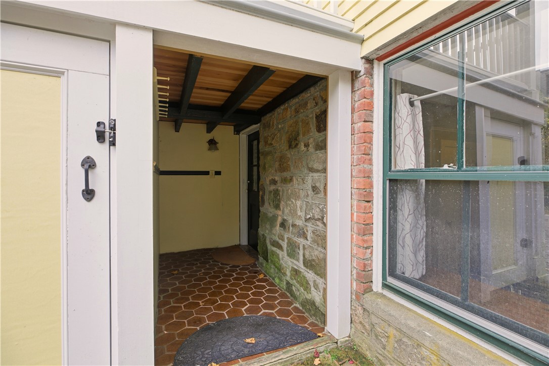 Newport, Rhode Island 02840, United States, 1 Bedroom Bedrooms, ,1 BathroomBathrooms,Residential,Active,249929