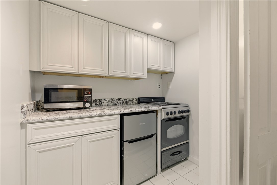 Newport, Rhode Island 02840, United States, 1 Bedroom Bedrooms, ,1 BathroomBathrooms,Residential,Active,249929