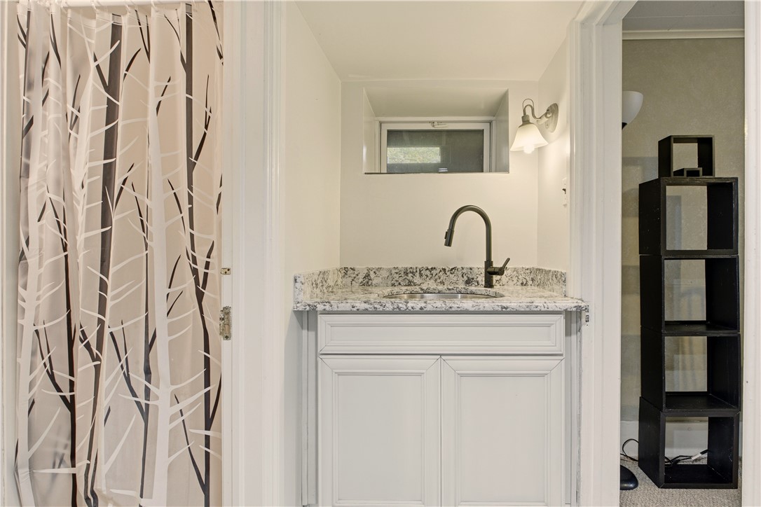 Newport, Rhode Island 02840, United States, 1 Bedroom Bedrooms, ,1 BathroomBathrooms,Residential,Active,249929