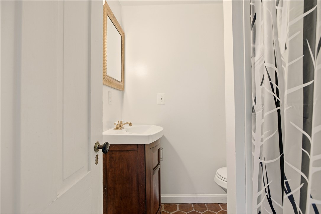 Newport, Rhode Island 02840, United States, 1 Bedroom Bedrooms, ,1 BathroomBathrooms,Residential,Active,249929