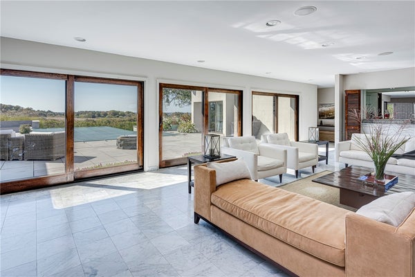 111 OCEAN AVE, NEWPORT, RI 02840 - Image 2a3d7e1f8be1ce28d2d0f4c3965ea220/419378230