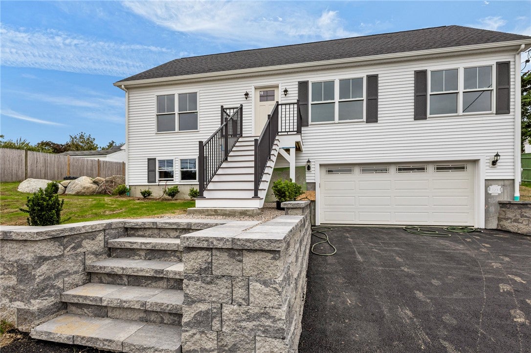 121 Robert Gray Avenue