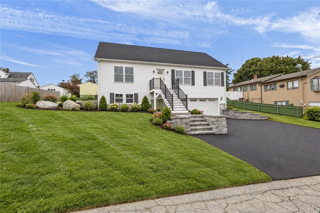 121 Robert Gray Avenue