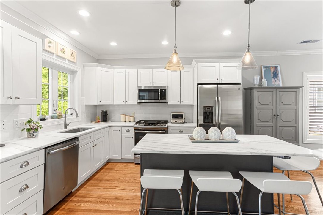 North Kingstown, Rhode Island 02852, United States, 2 Bedrooms Bedrooms, ,3 BathroomsBathrooms,Residential,Active,194513