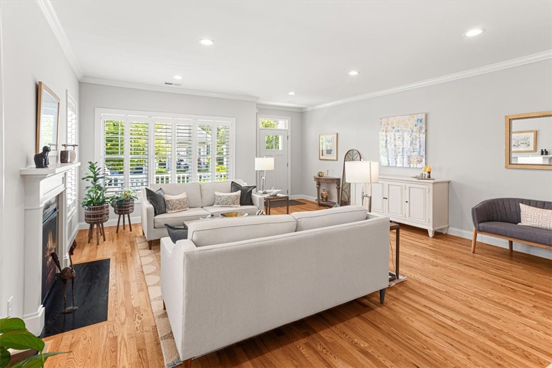 North Kingstown, Rhode Island 02852, United States, 2 Bedrooms Bedrooms, ,3 BathroomsBathrooms,Residential,Active,194513