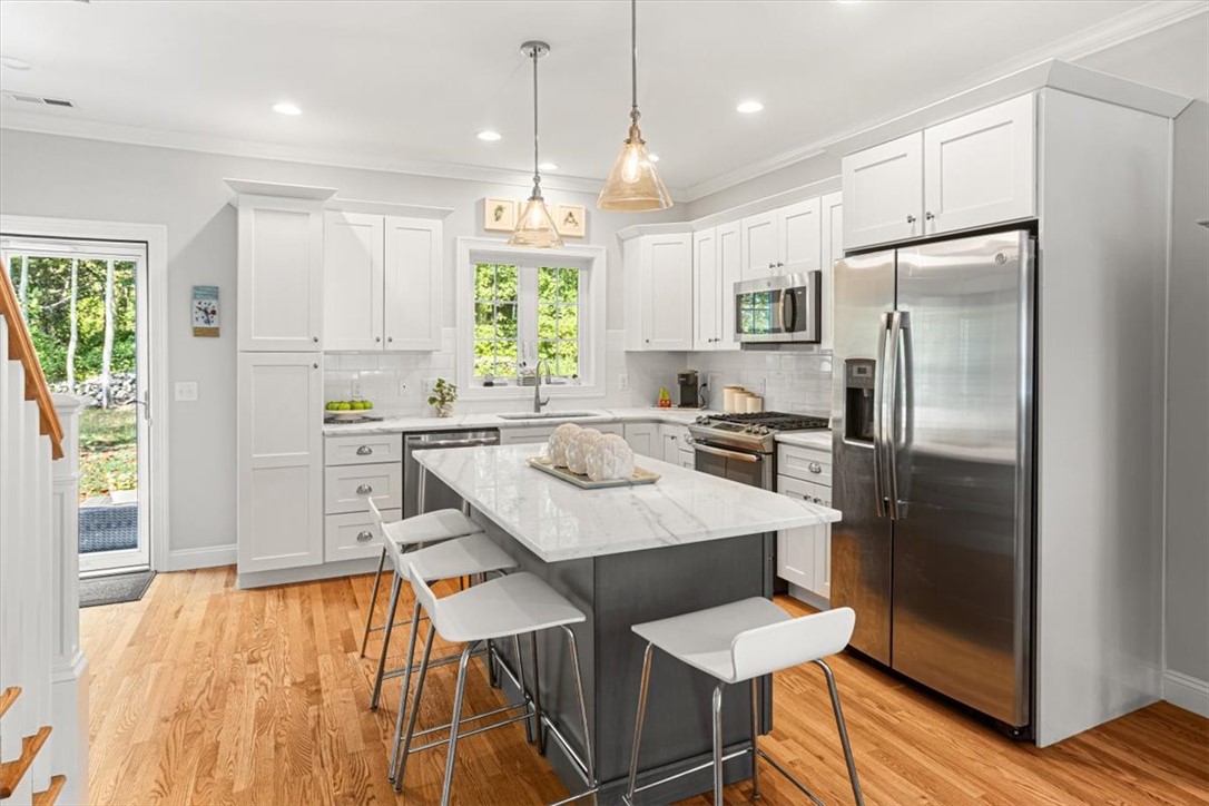 North Kingstown, Rhode Island 02852, United States, 2 Bedrooms Bedrooms, ,3 BathroomsBathrooms,Residential,Active,194513