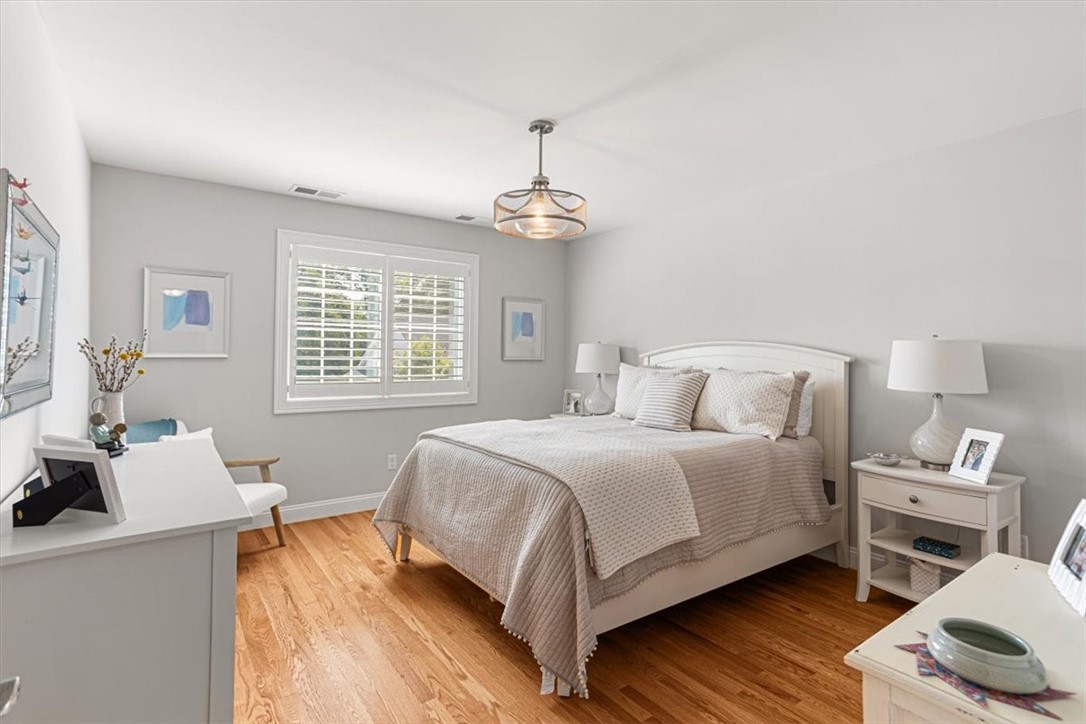 North Kingstown, Rhode Island 02852, United States, 2 Bedrooms Bedrooms, ,3 BathroomsBathrooms,Residential,Active,194513