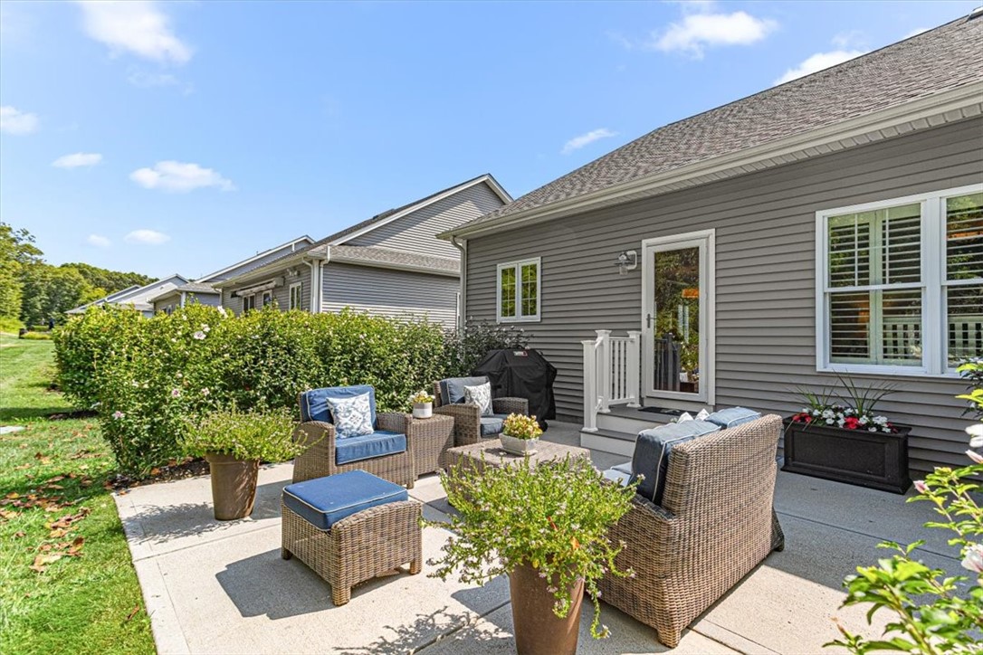 North Kingstown, Rhode Island 02852, United States, 2 Bedrooms Bedrooms, ,3 BathroomsBathrooms,Residential,Active,194513