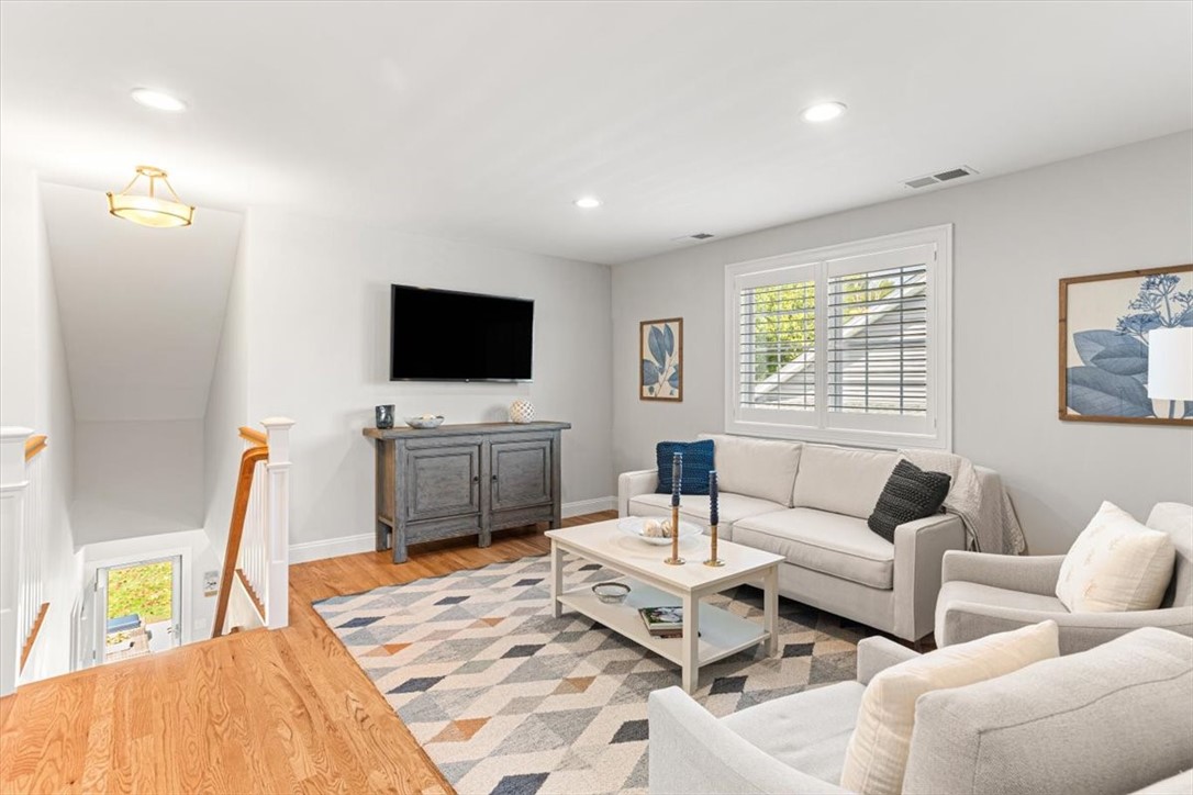 North Kingstown, Rhode Island 02852, United States, 2 Bedrooms Bedrooms, ,3 BathroomsBathrooms,Residential,Active,194513