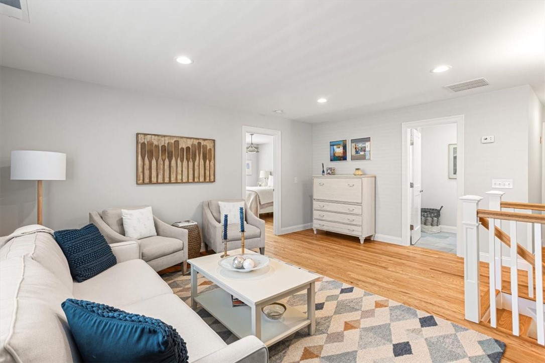 North Kingstown, Rhode Island 02852, United States, 2 Bedrooms Bedrooms, ,3 BathroomsBathrooms,Residential,Active,194513