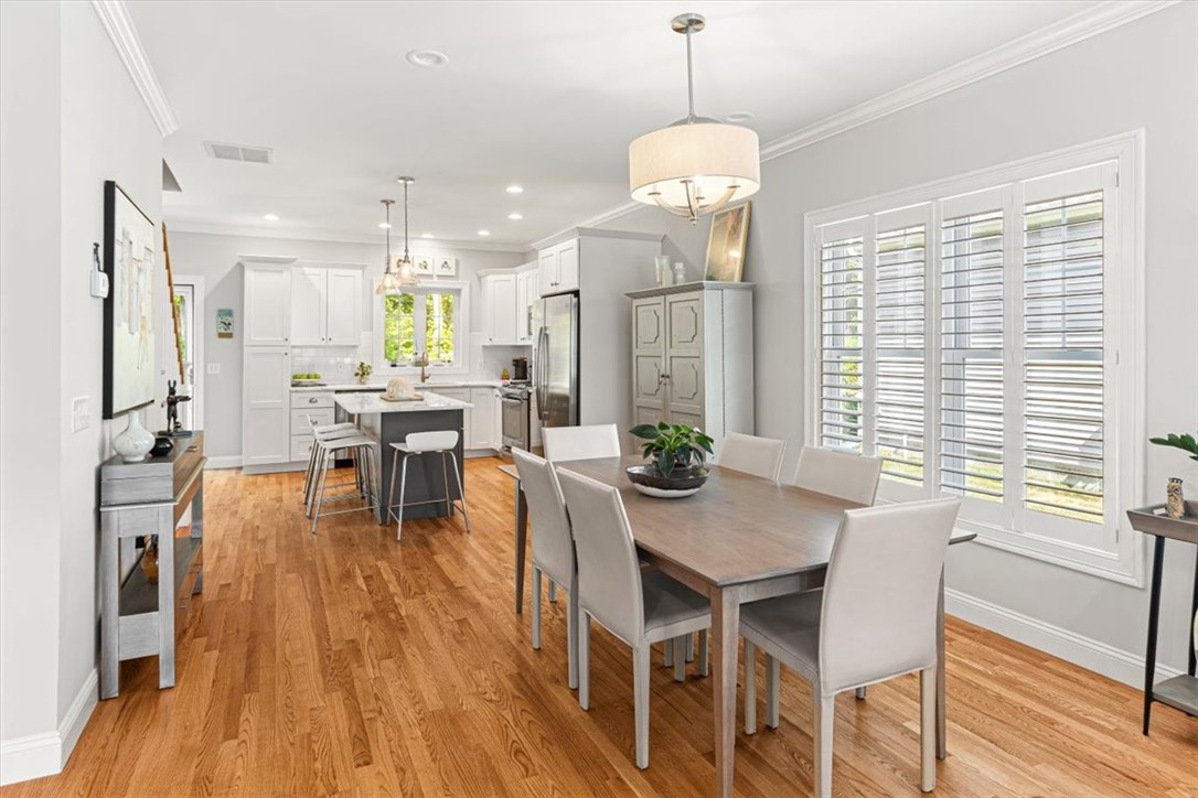 North Kingstown, Rhode Island 02852, United States, 2 Bedrooms Bedrooms, ,3 BathroomsBathrooms,Residential,Active,194513