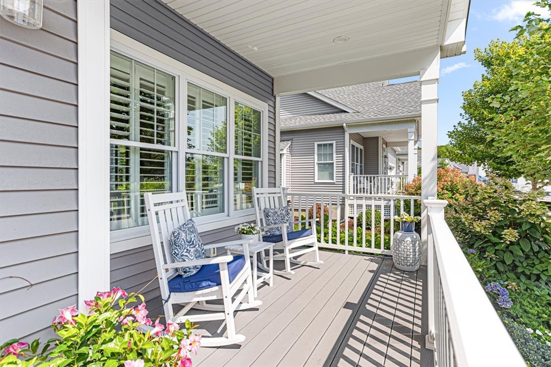 North Kingstown, Rhode Island 02852, United States, 2 Bedrooms Bedrooms, ,3 BathroomsBathrooms,Residential,Active,194513