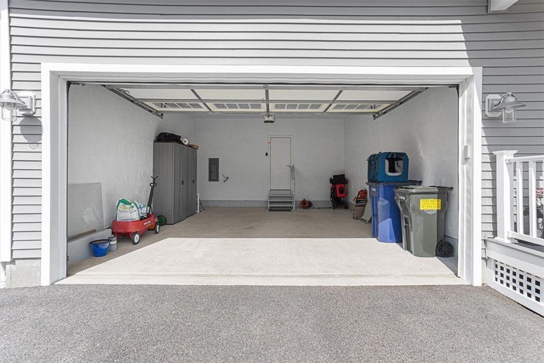 North Kingstown, Rhode Island 02852, United States, 2 Bedrooms Bedrooms, ,3 BathroomsBathrooms,Residential,Active,194513