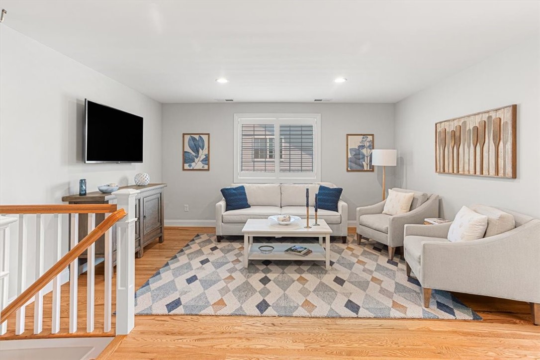 North Kingstown, Rhode Island 02852, United States, 2 Bedrooms Bedrooms, ,3 BathroomsBathrooms,Residential,Active,194513