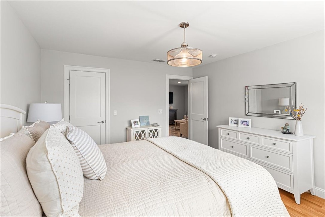 North Kingstown, Rhode Island 02852, United States, 2 Bedrooms Bedrooms, ,3 BathroomsBathrooms,Residential,Active,194513