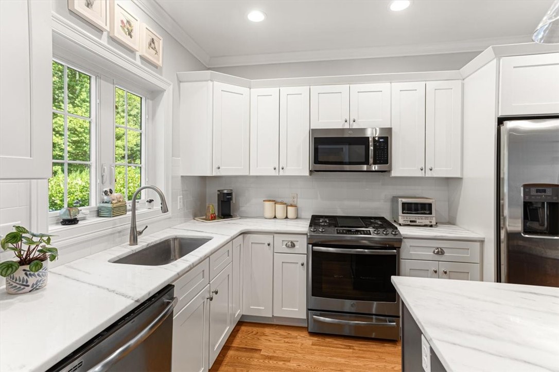 North Kingstown, Rhode Island 02852, United States, 2 Bedrooms Bedrooms, ,3 BathroomsBathrooms,Residential,Active,194513