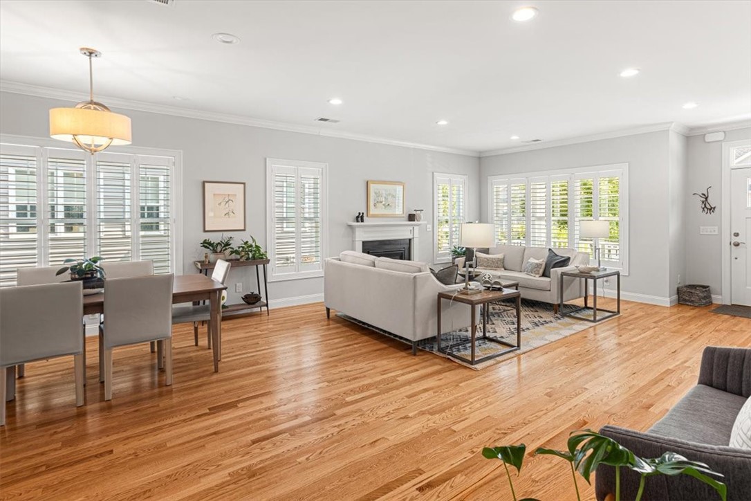 North Kingstown, Rhode Island 02852, United States, 2 Bedrooms Bedrooms, ,3 BathroomsBathrooms,Residential,Active,194513