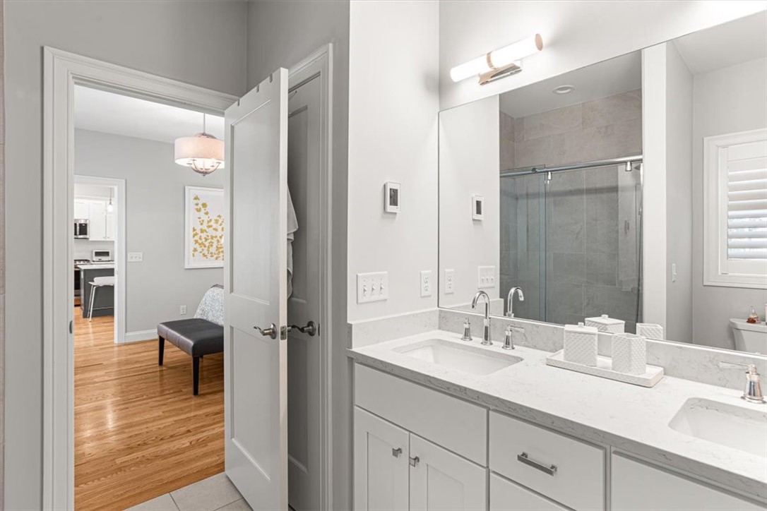 North Kingstown, Rhode Island 02852, United States, 2 Bedrooms Bedrooms, ,3 BathroomsBathrooms,Residential,Active,194513