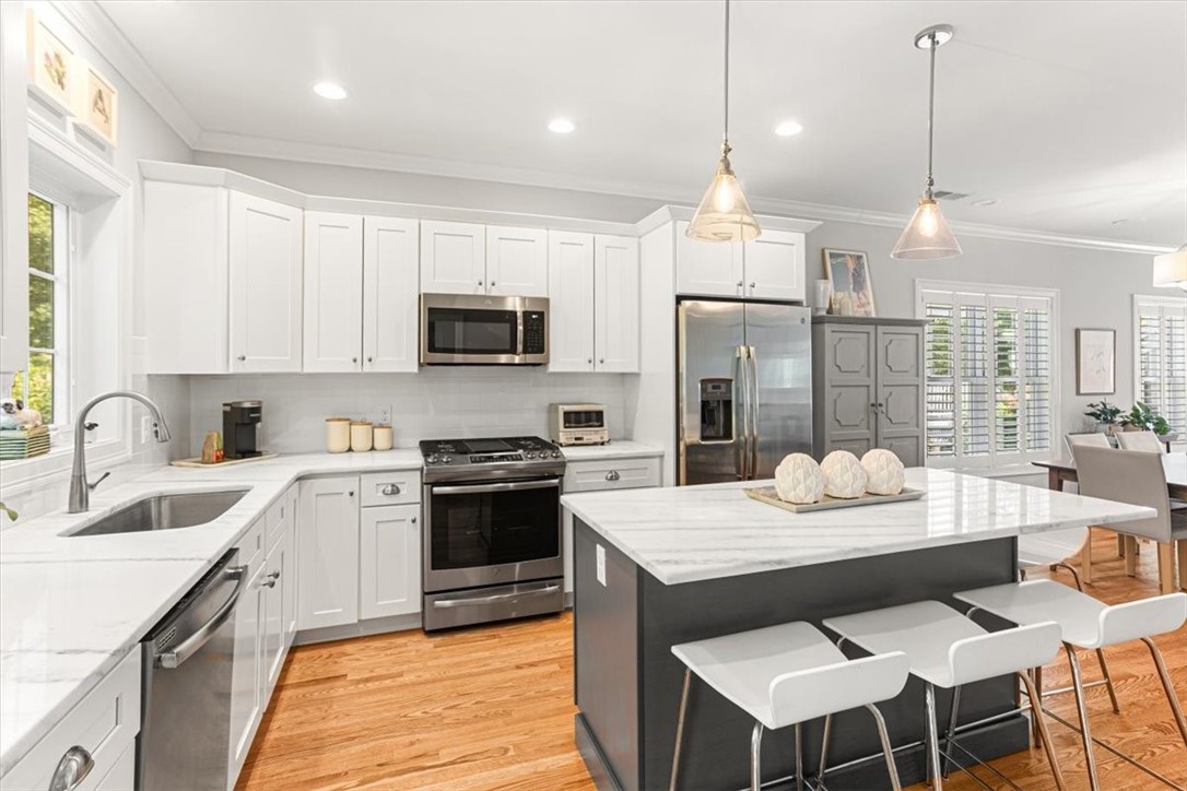 North Kingstown, Rhode Island 02852, United States, 2 Bedrooms Bedrooms, ,3 BathroomsBathrooms,Residential,Active,194513