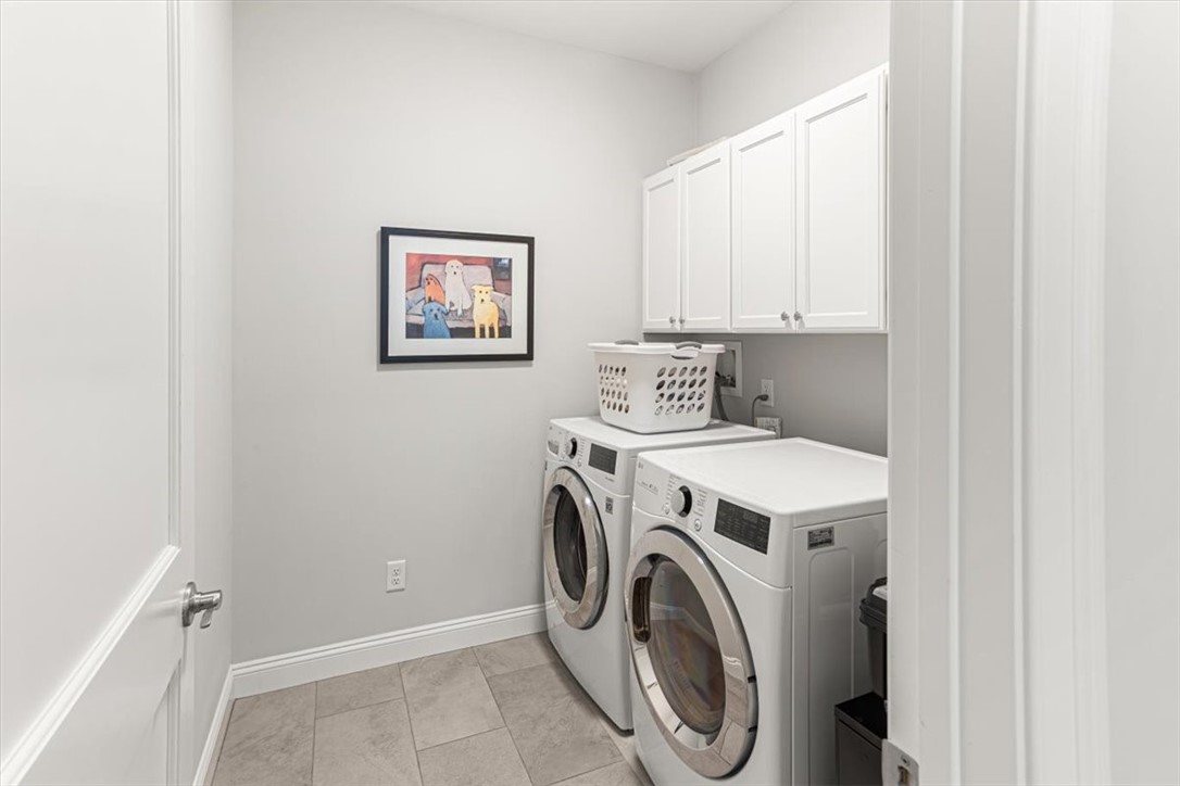 North Kingstown, Rhode Island 02852, United States, 2 Bedrooms Bedrooms, ,3 BathroomsBathrooms,Residential,Active,194513