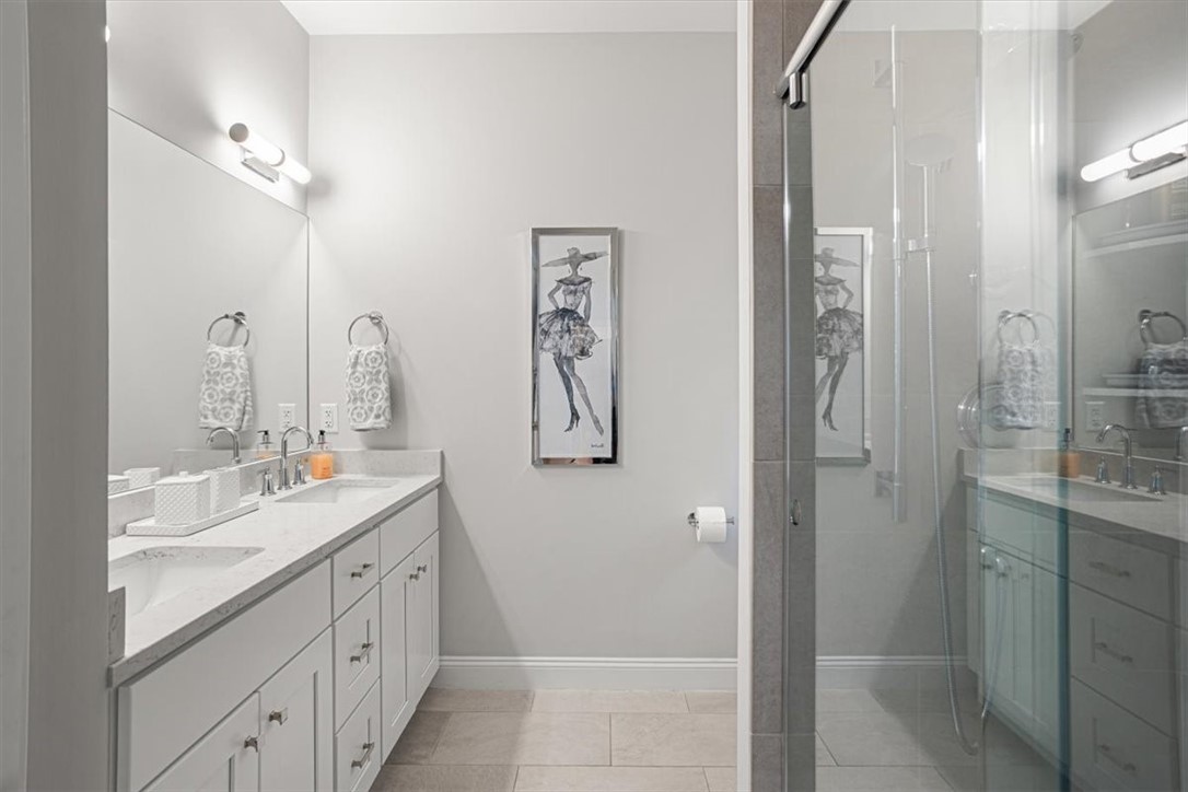 North Kingstown, Rhode Island 02852, United States, 2 Bedrooms Bedrooms, ,3 BathroomsBathrooms,Residential,Active,194513