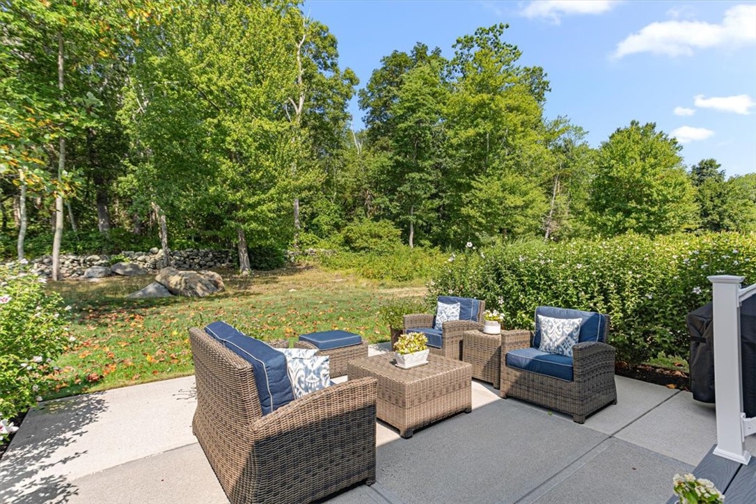 North Kingstown, Rhode Island 02852, United States, 2 Bedrooms Bedrooms, ,3 BathroomsBathrooms,Residential,Active,194513