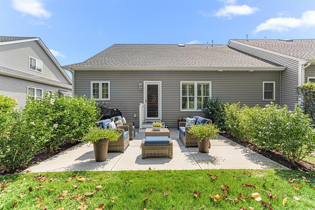 North Kingstown, Rhode Island 02852, United States, 2 Bedrooms Bedrooms, ,3 BathroomsBathrooms,Residential,Active,194513