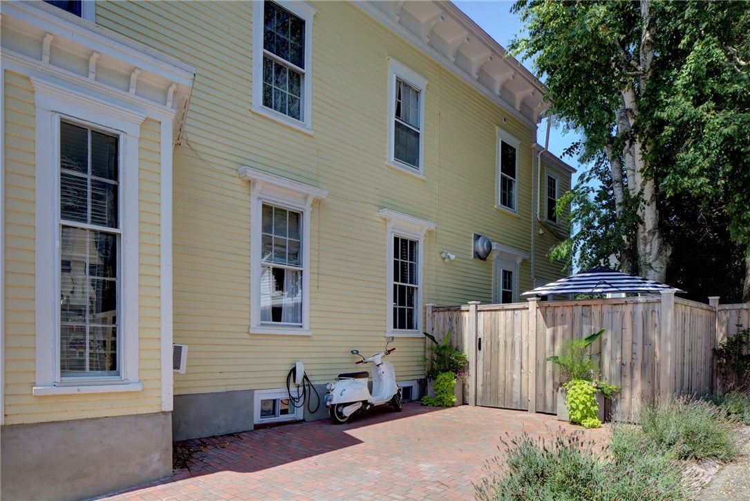16 Sherman Street