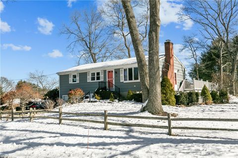 60 Knollwood Circle North Kingstown RI 02852
