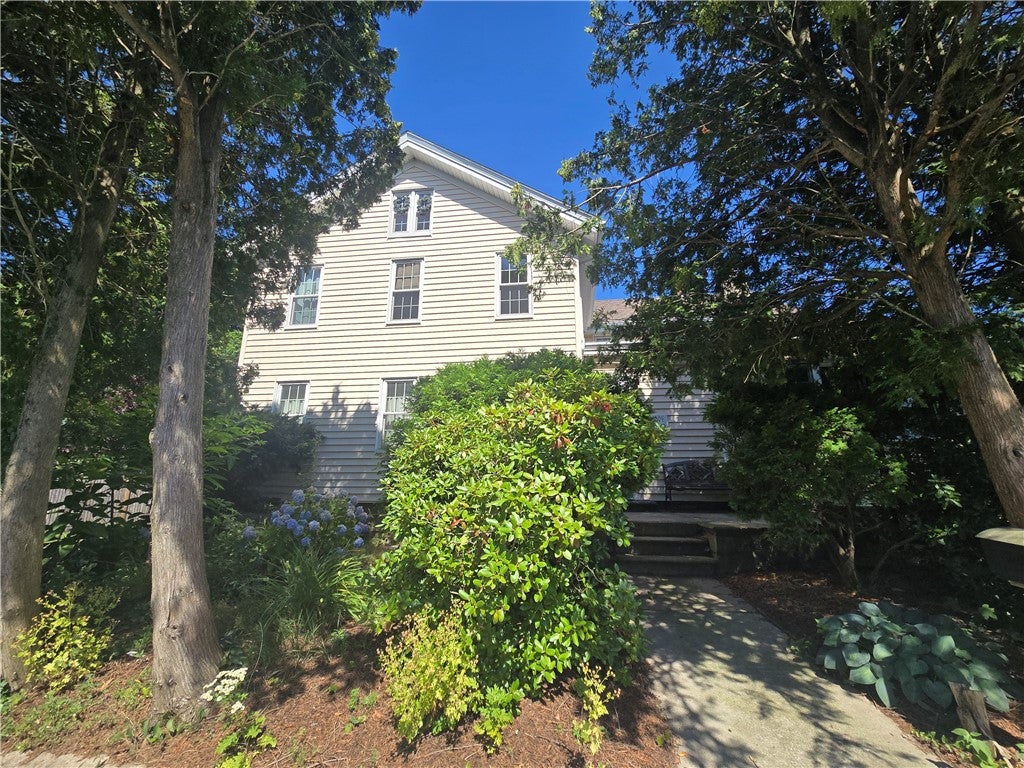 11 Maple Avenue