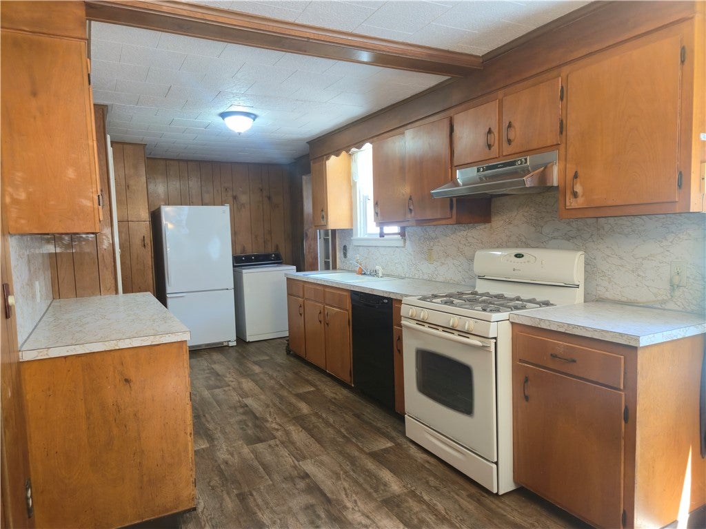 11 Maple Avenue