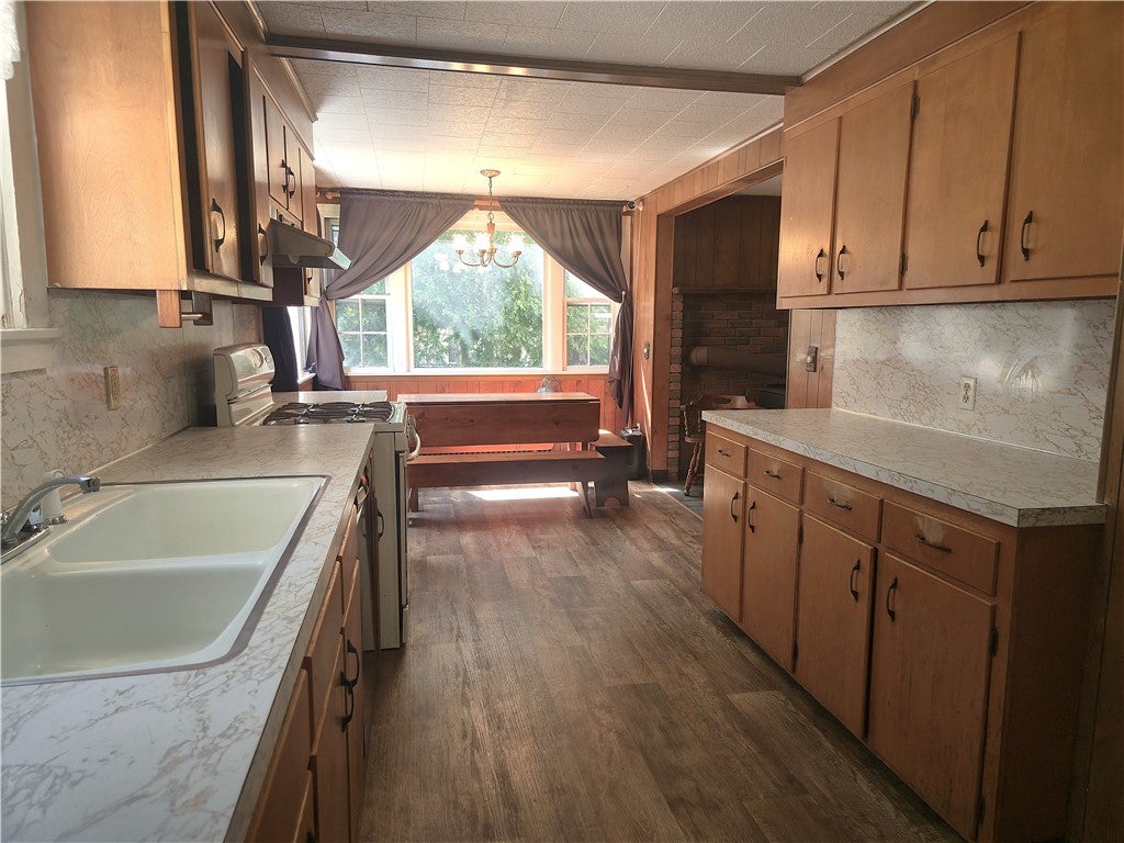 11 Maple Avenue